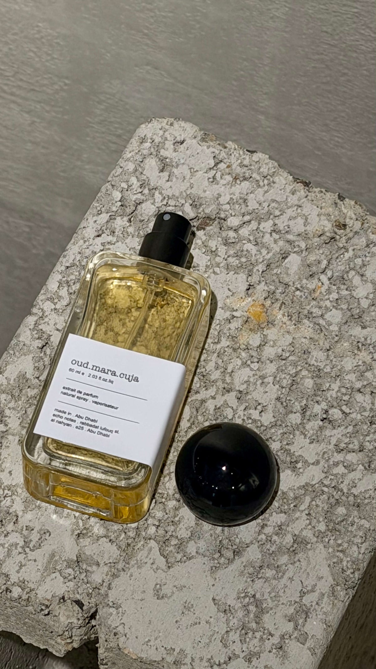 Oud Maracujá perfume by Echo Notes Laboratory Perfumes, close-up detail