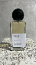 Echo Notes Lettre de Pushkar perfume bottle surrounded by saffron threads, nutmeg, cinnamon sticks, rose petals, and orange blossom.