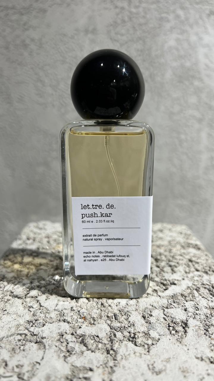 Echo Notes Lettre de Pushkar perfume bottle surrounded by saffron threads, nutmeg, cinnamon sticks, rose petals, and orange blossom.