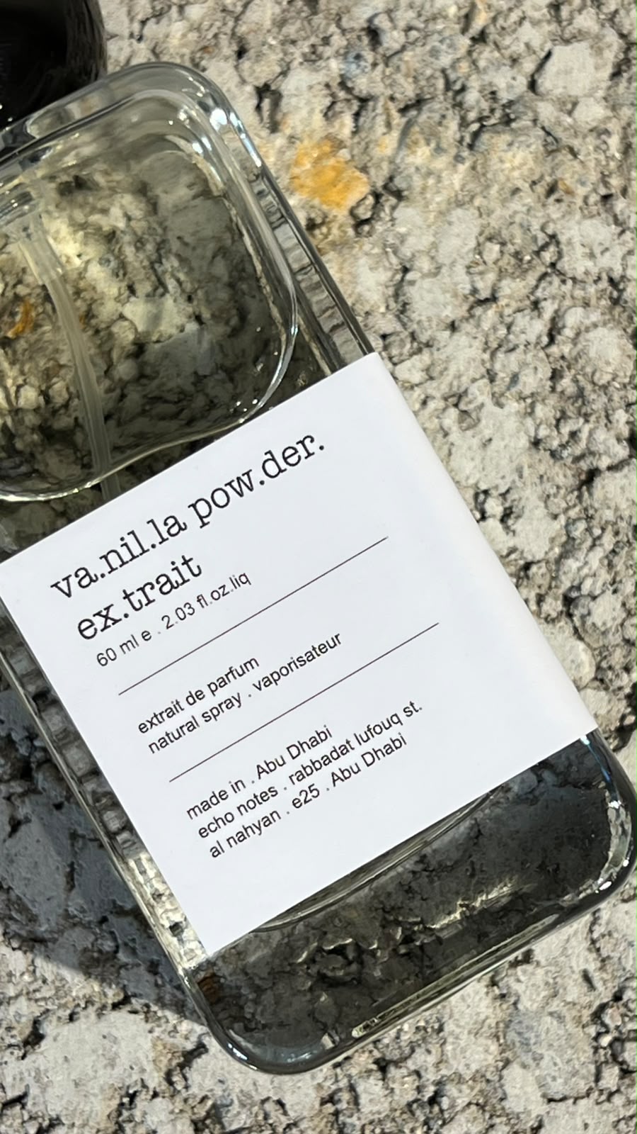 Echo Notes Vanilla Powder perfume bottle surrounded by vanilla pods, fine coconut powder, tonka beans, and palo santo wood.